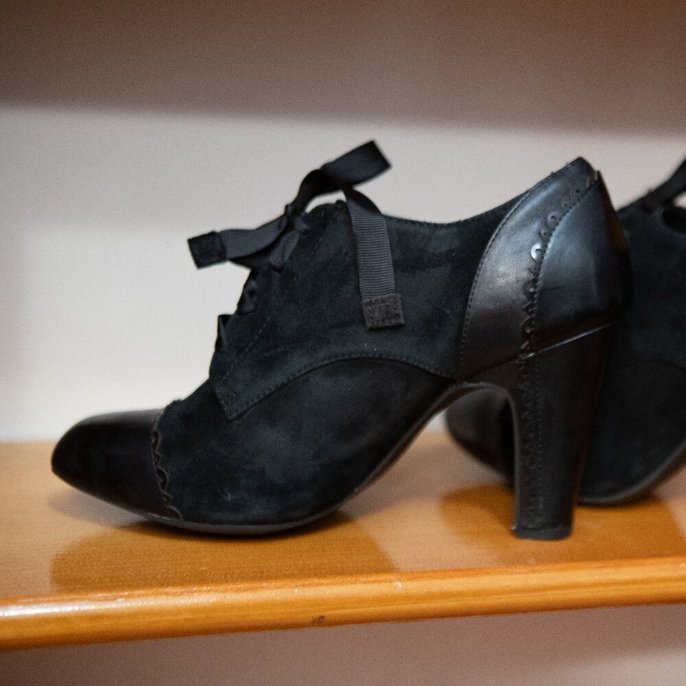 Gianni Bini 7.5M Black Suede Lace Up Oxford Shoes Heels Booties - Picture 4 of 10
